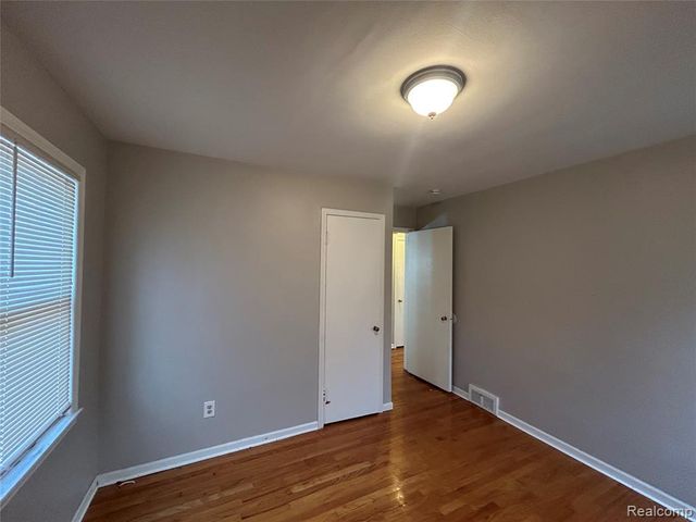 17697 Olympia, Redford, MI 48240