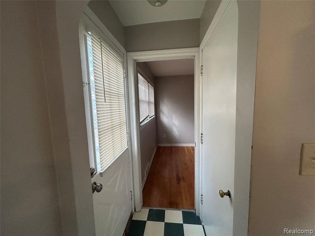 17697 Olympia, Redford, MI 48240