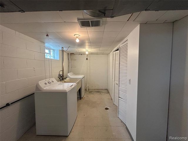 17697 Olympia, Redford, MI 48240