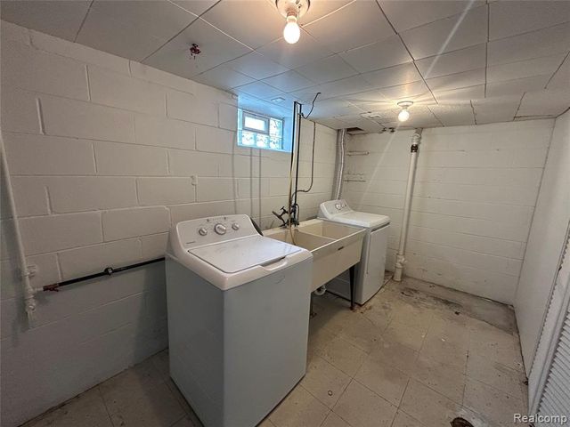 17697 Olympia, Redford, MI 48240