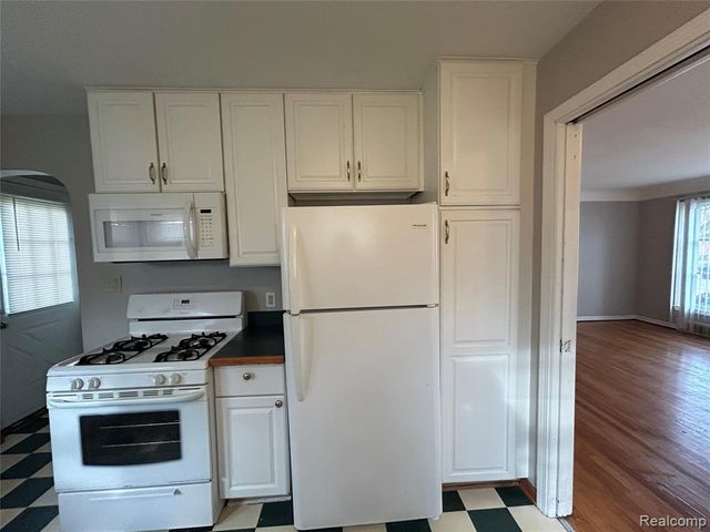 17697 Olympia, Redford, MI 48240