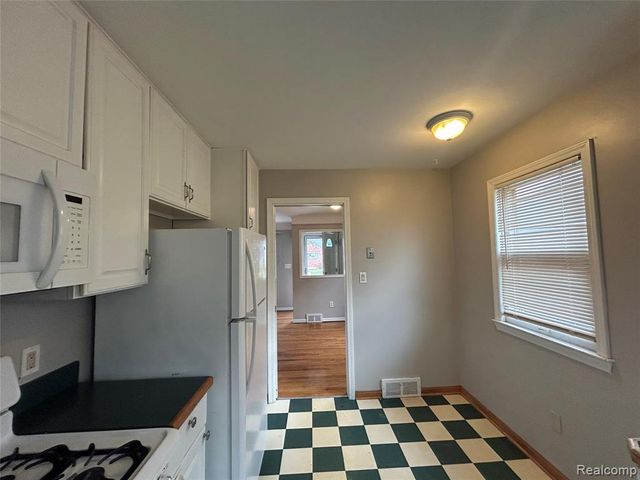 17697 Olympia, Redford, MI 48240