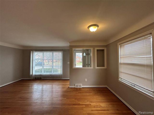 17697 Olympia, Redford, MI 48240