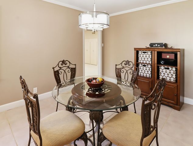 2 COVINGTON DR, Longview, TX 75602