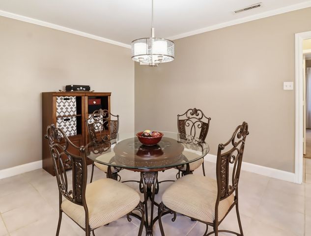 2 COVINGTON DR, Longview, TX 75602