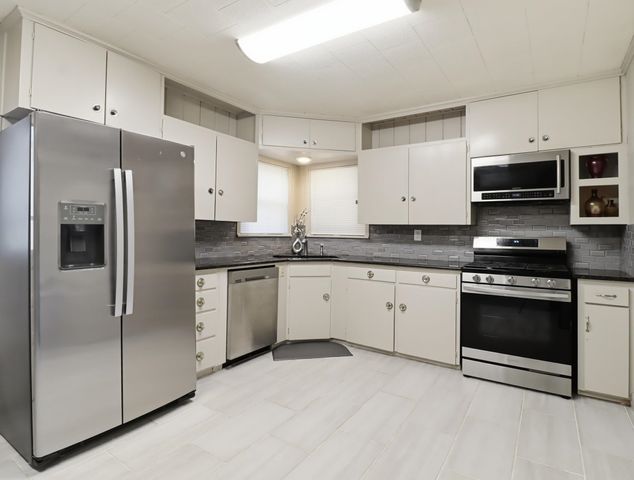 2 COVINGTON DR, Longview, TX 75602