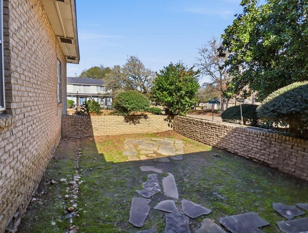 2 COVINGTON DR, Longview, TX 75602