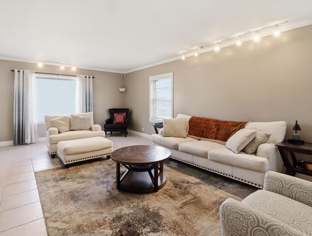 2 COVINGTON DR, Longview, TX 75602