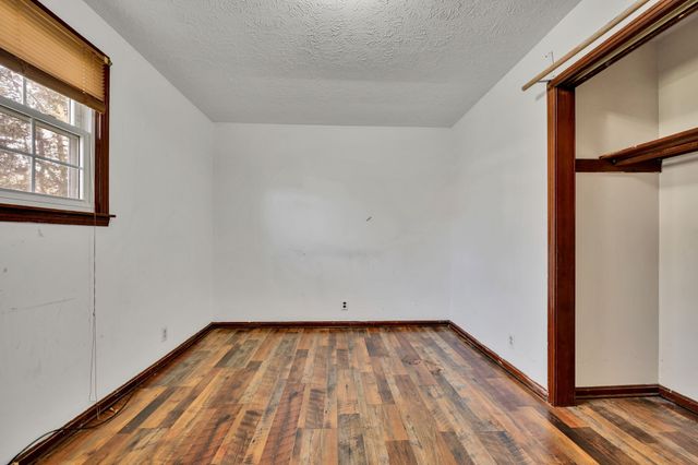 1151 Chestnut Dr, Burns, TN 37029