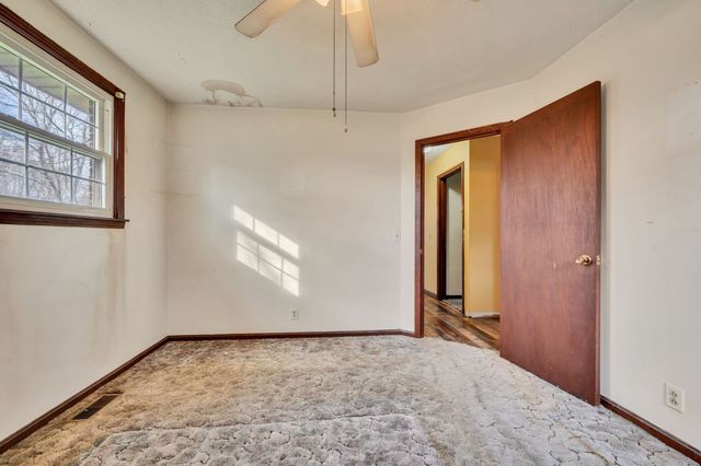 1151 Chestnut Dr, Burns, TN 37029