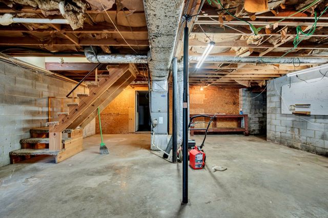 1151 Chestnut Dr, Burns, TN 37029