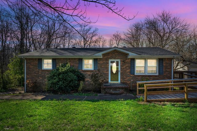 1151 Chestnut Dr, Burns, TN 37029