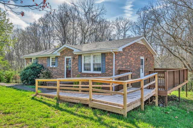 1151 Chestnut Dr, Burns, TN 37029