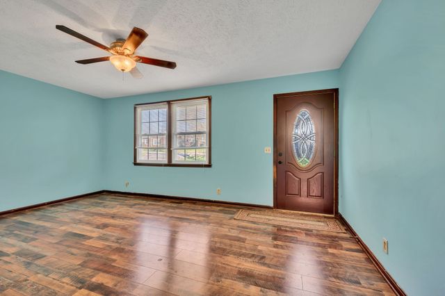 1151 Chestnut Dr, Burns, TN 37029