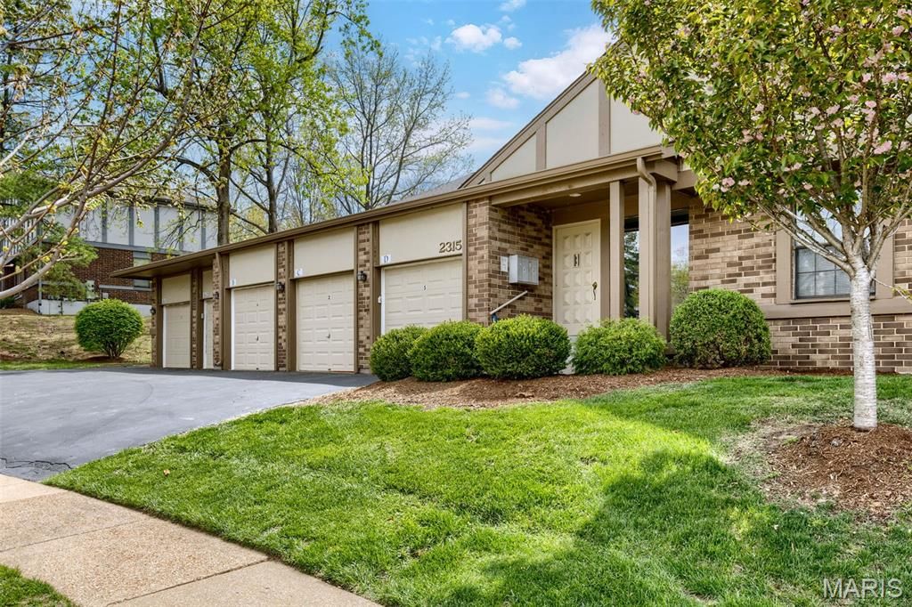2315 Seven Pines Drive 1, St Louis, MO 63146