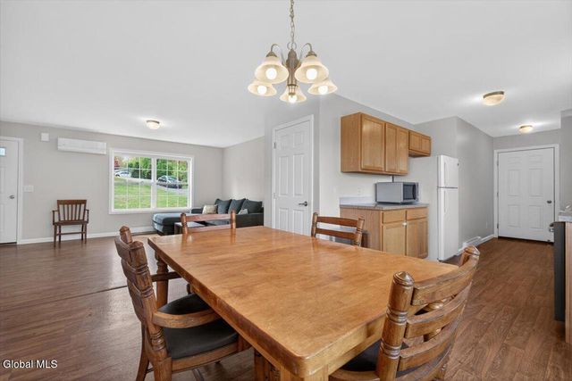 581 Pinewoods, Brunswick, NY 12180