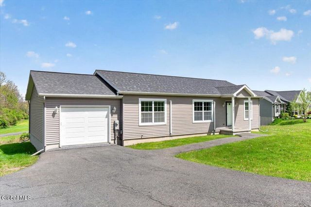 581 Pinewoods, Brunswick, NY 12180
