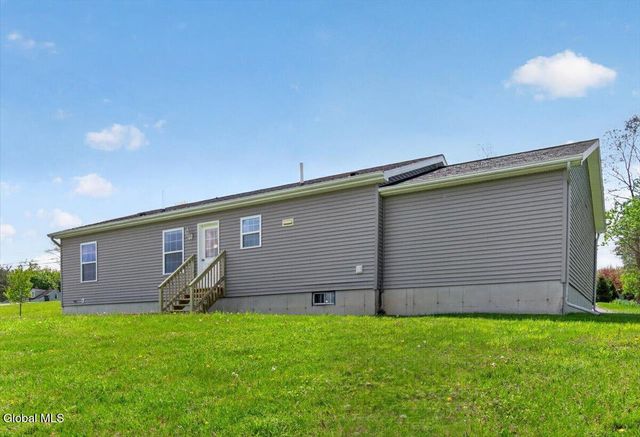 581 Pinewoods, Brunswick, NY 12180