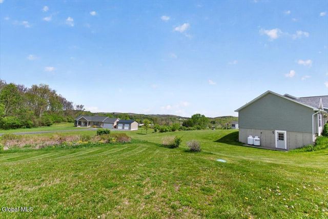 581 Pinewoods, Brunswick, NY 12180