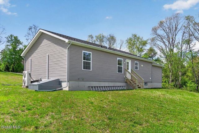 581 Pinewoods, Brunswick, NY 12180