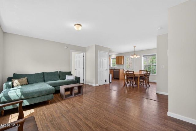 581 Pinewoods, Brunswick, NY 12180