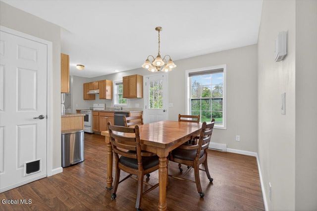 581 Pinewoods, Brunswick, NY 12180