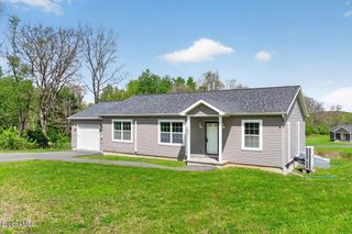 581 Pinewoods, Brunswick, NY 12180