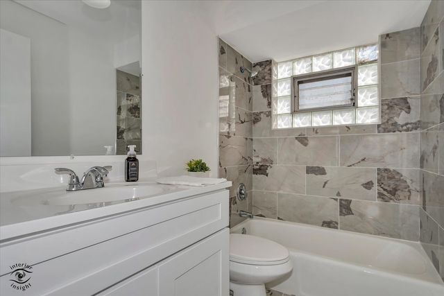 6317 W 64th Place 2S, Chicago, IL 60638