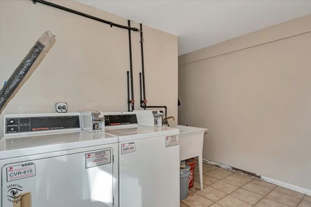 6317 W 64th Place 2S, Chicago, IL 60638