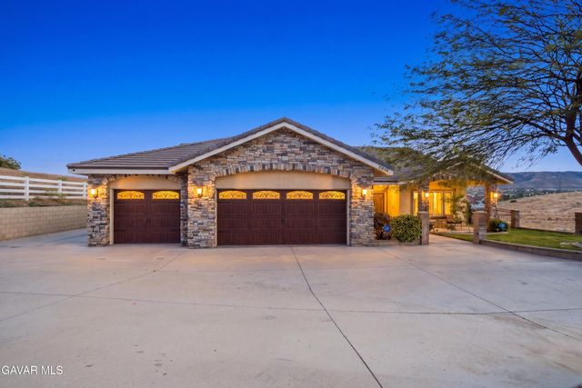 4534 W Columbia Way, Quartz Hill, CA 93536