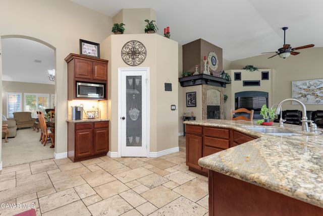 4534 W Columbia Way, Quartz Hill, CA 93536