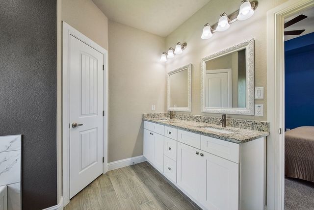836 Haynie Drive, Runaway Bay, TX 76426