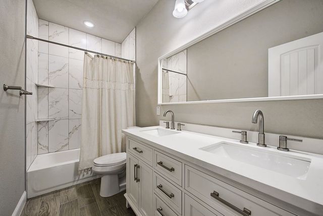 836 Haynie Drive, Runaway Bay, TX 76426