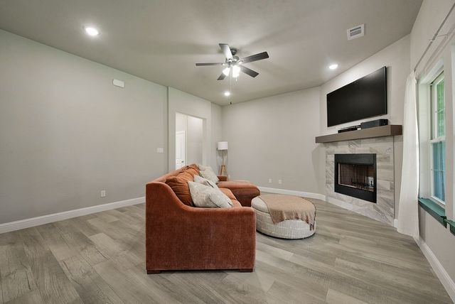 836 Haynie Drive, Runaway Bay, TX 76426