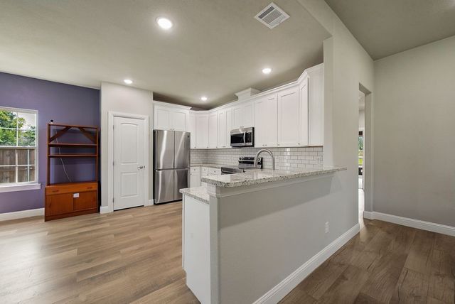 836 Haynie Drive, Runaway Bay, TX 76426