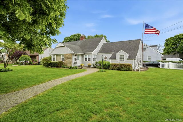 99 Oldfield Avenue, Amityville, NY 11701