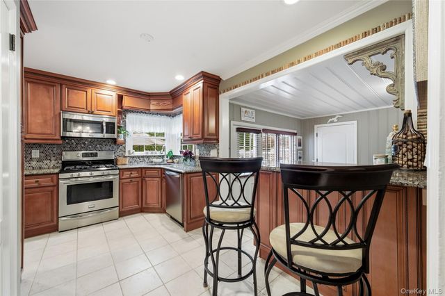 99 Oldfield Avenue, Amityville, NY 11701