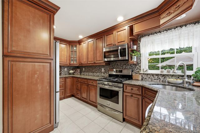 99 Oldfield Avenue, Amityville, NY 11701