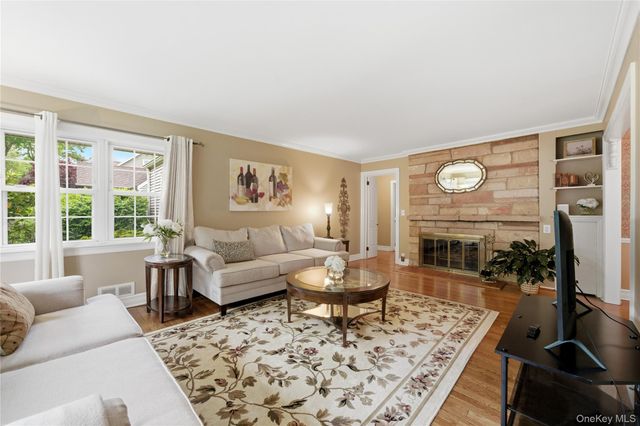 99 Oldfield Avenue, Amityville, NY 11701