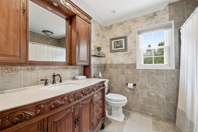 99 Oldfield Avenue, Amityville, NY 11701