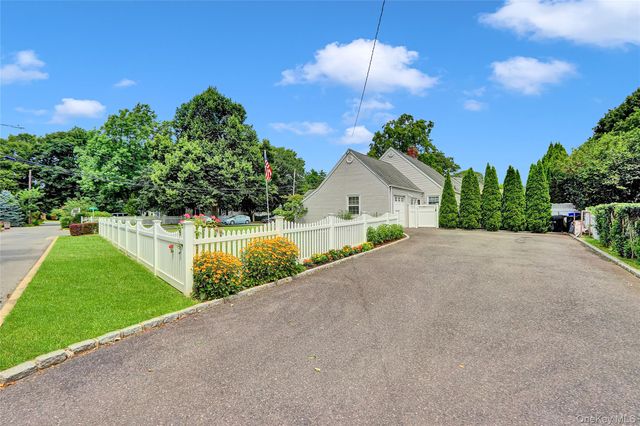 99 Oldfield Avenue, Amityville, NY 11701