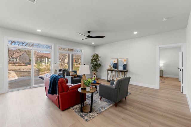 206 Armstrong DR, Georgetown, TX 78633