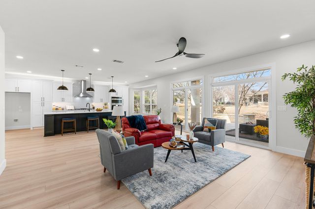 206 Armstrong DR, Georgetown, TX 78633