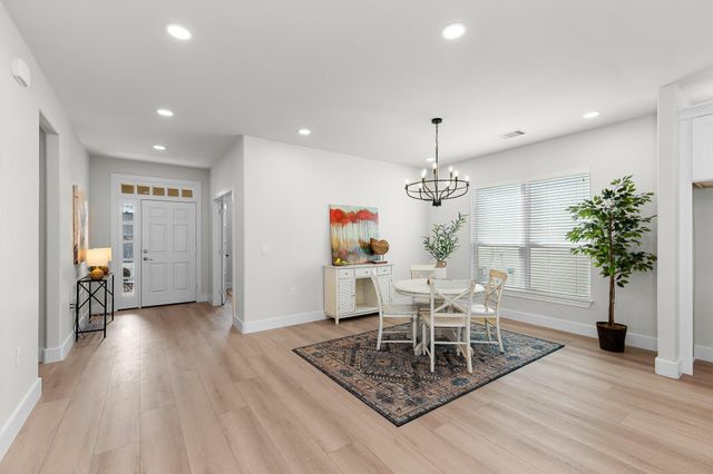 206 Armstrong DR, Georgetown, TX 78633