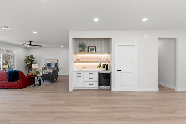 206 Armstrong DR, Georgetown, TX 78633