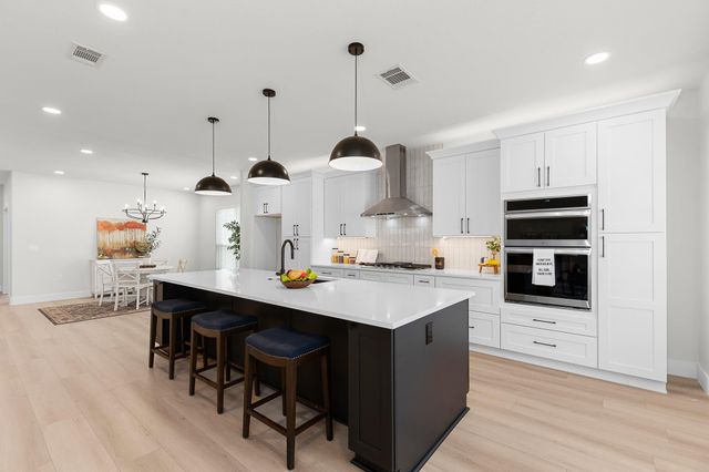 206 Armstrong DR, Georgetown, TX 78633