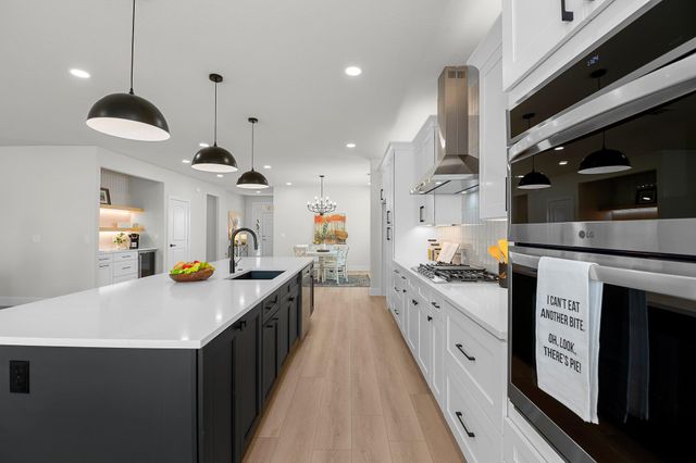 206 Armstrong DR, Georgetown, TX 78633