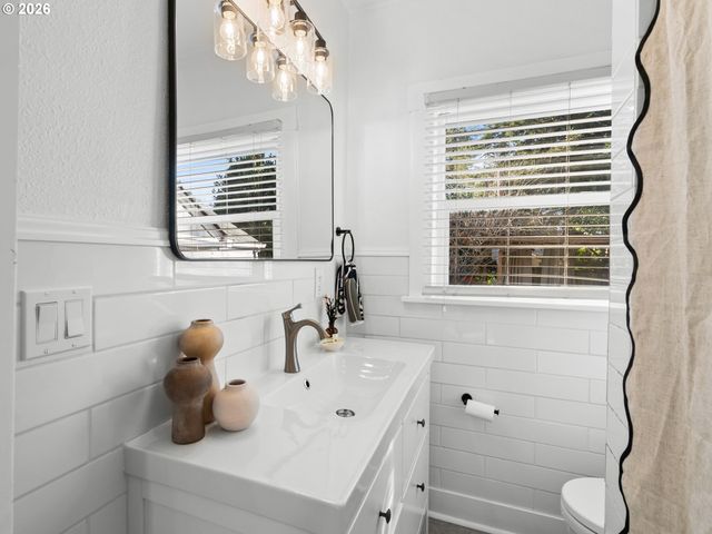 4725 Ne 100TH Ave, Portland, OR 97220