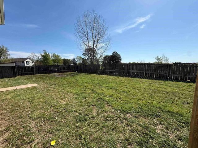 6658 S Bedford Cir, Derby, KS 67037