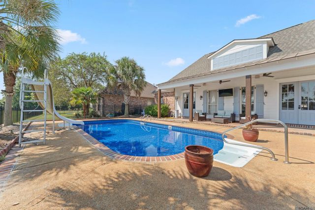 2842 Muirfield Dr, Zachary, LA 70791
